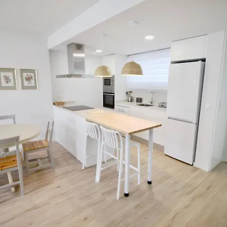 Marina Real 83 By Homeprive Apartament